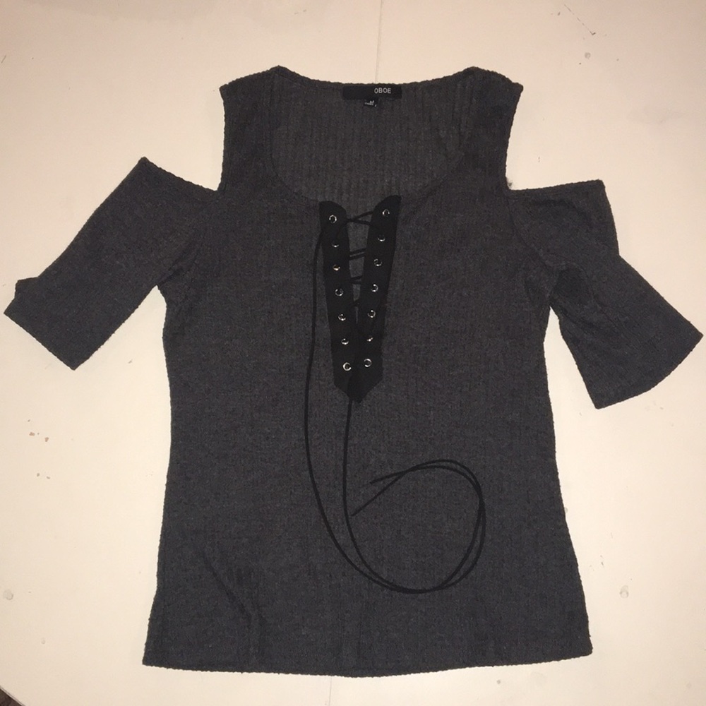 🌟5/$25🌟 Cold-shoulder, Laced Top